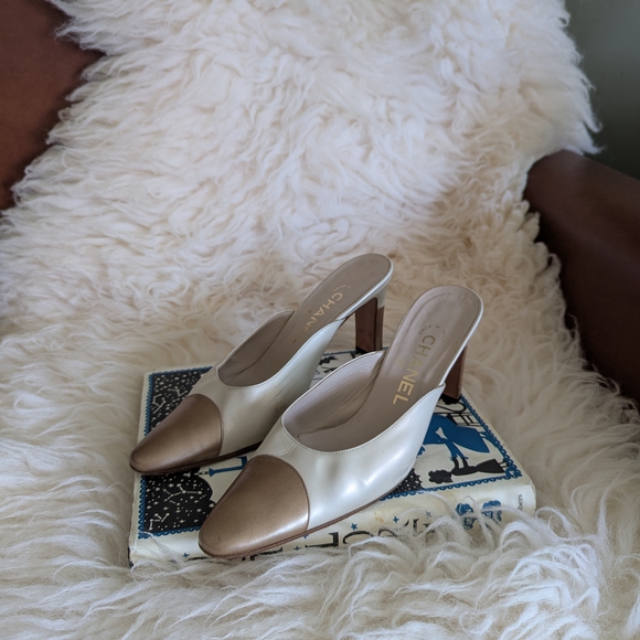 Chanel Women's Cream and Tan Mules - Picture 1 of 14